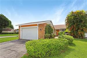 2 bedroom home at 1362 Pelican Ct, Homestead, sold May 2025