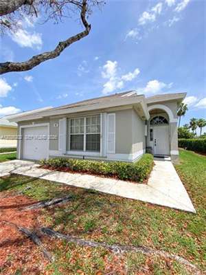 2 bedroom rental home at 487 SE 20th Dr, Homestead, leased June 2026