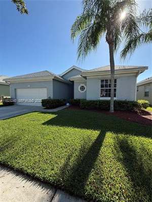 3 bedroom home at 660 SE 23rd Ln, Homestead, sold June 2025